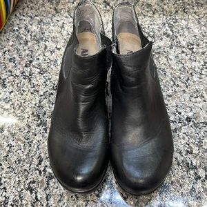 Algeria Black shoe boots, chunky heel, size 9